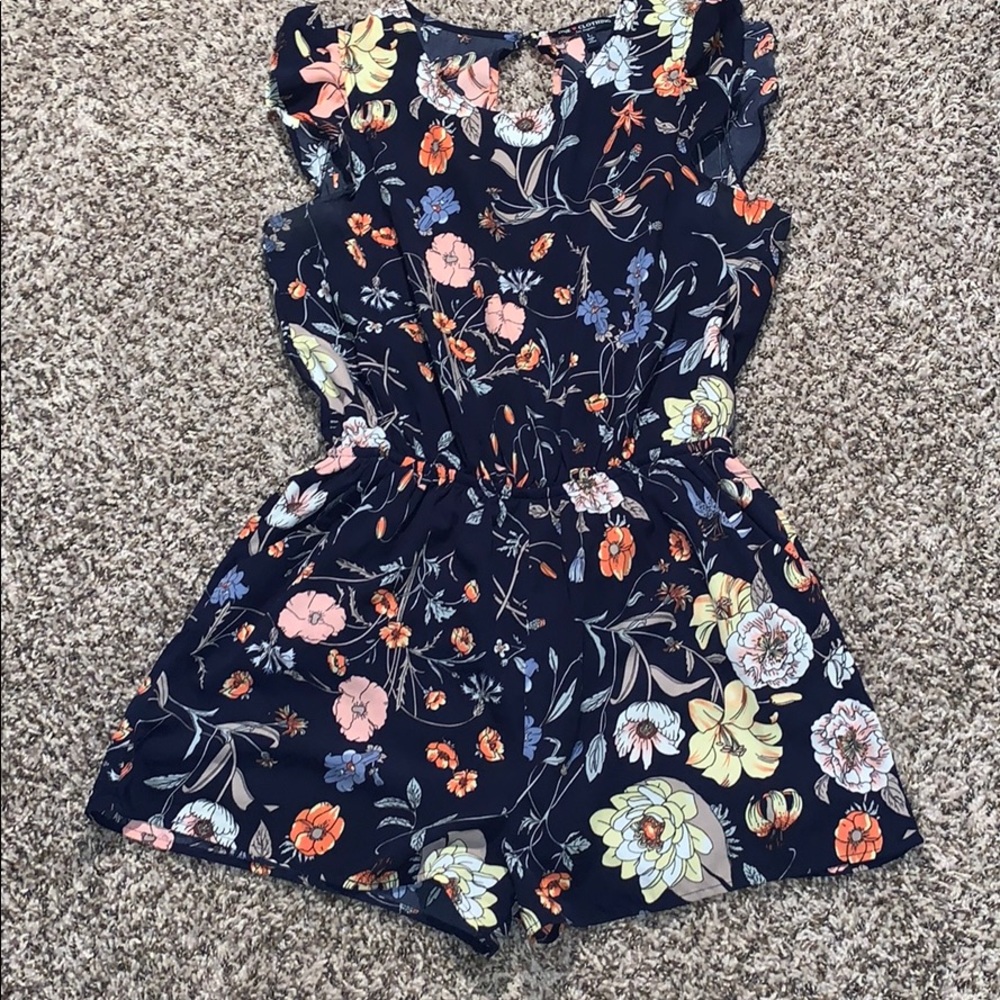 [ONE ❤️ CLOTHING] Navy Floral Romper